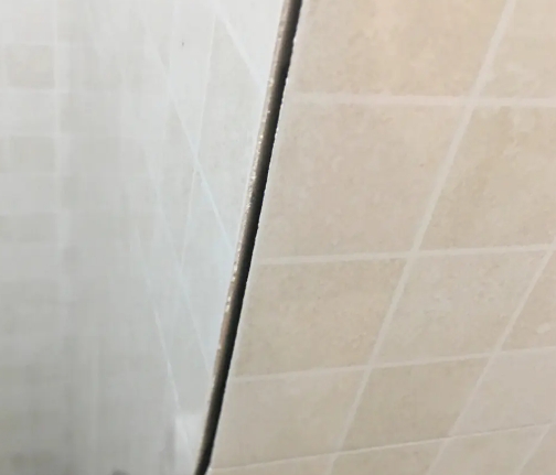 潮州市瓷砖空鼓维修公司分享阳台瓷砖脱落的修复过程可以分为以下几个步骤